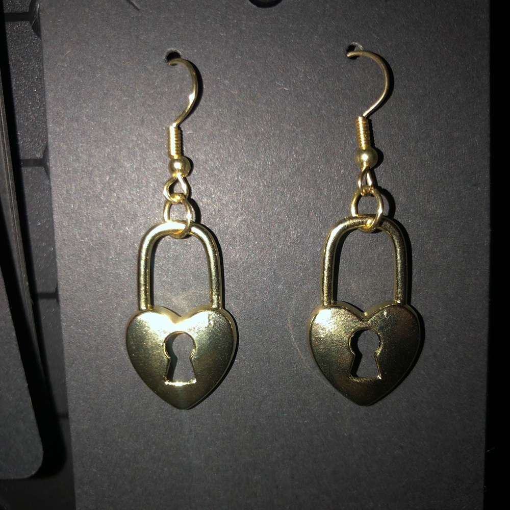 Handmade teardrop earrings metal locked hearts (golden) 🦄3 for $15 /4 for $20🦄